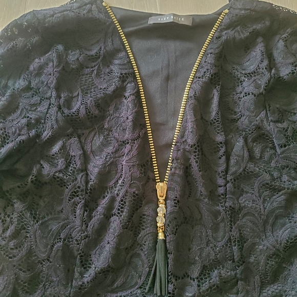 Black Lace High-Low Peplum Style Long Sleeve Top - Picture 8 of 8